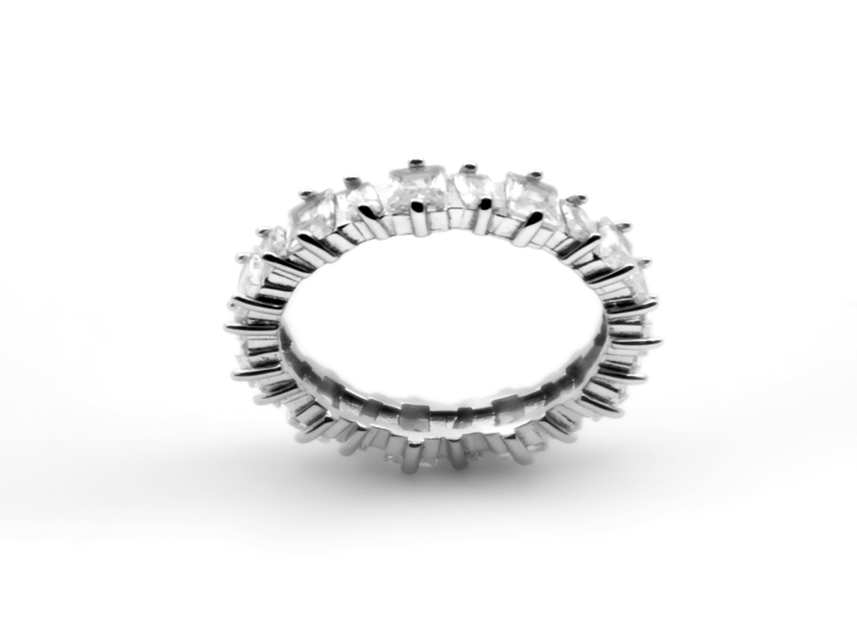 Stunning Cubic Zirconia Encased 925 Sterling Silver Ring - Size 7-8